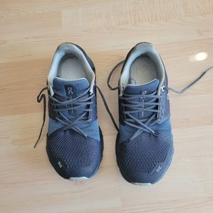 On Cloudstratus Running Shoes 7.5